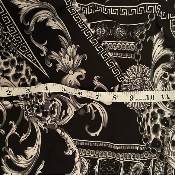 Woman’s small to medium sized dress - Picture 5 of 5